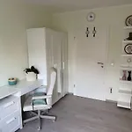 Superior Haus 120 Qm Mit Garten Holiday home Dusseldorf