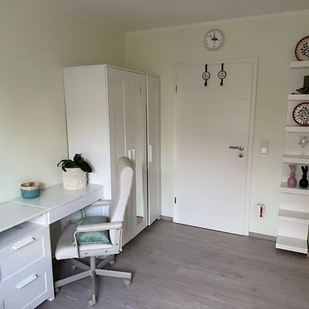 Superior Haus 120 Qm Mit Garten Vakantiehuis Düsseldorf
