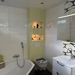 Superior Haus 120 Qm Mit Garten 펜션 *
